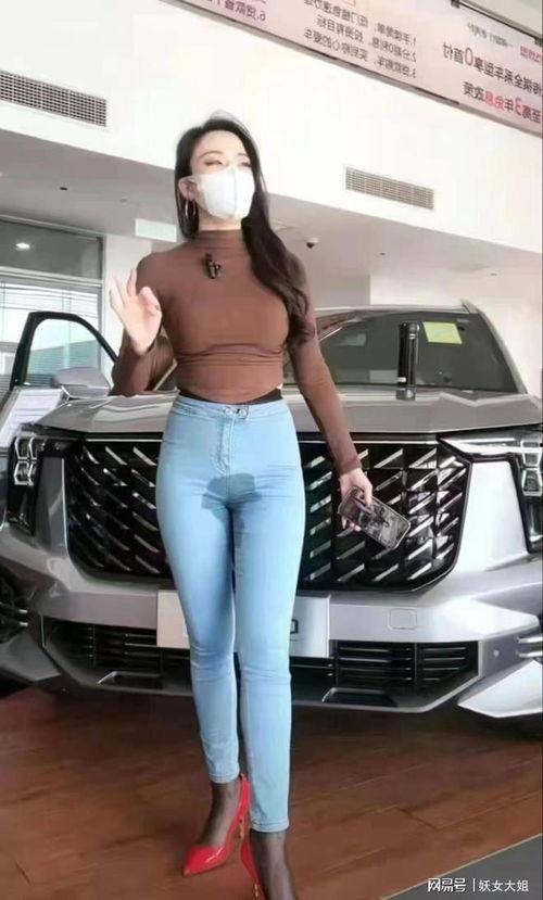 墨西哥女主播吃瓜,意外引发网友热议