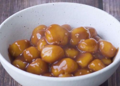 红糖宝宝吃瓜,红糖宝宝甜蜜吃瓜记